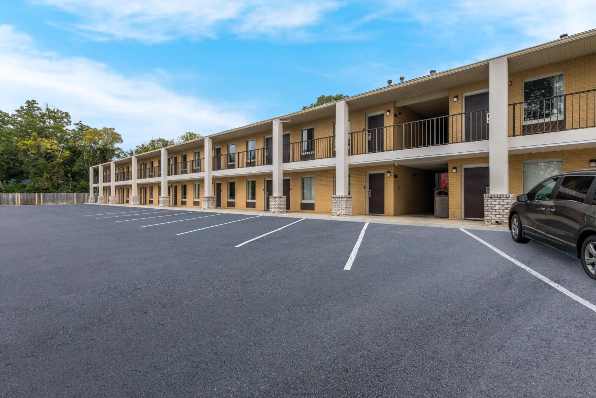 Econo Lodge Cheraw Market Street Exterior photo